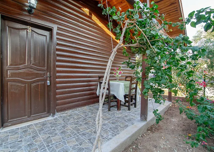 Cuhadar Ahsap Evleri *