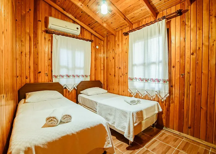 Cuhadar Ahsap Evleri