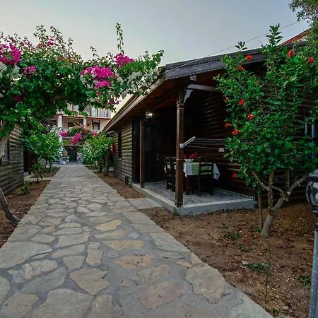 Cuhadar Ahsap Evleri